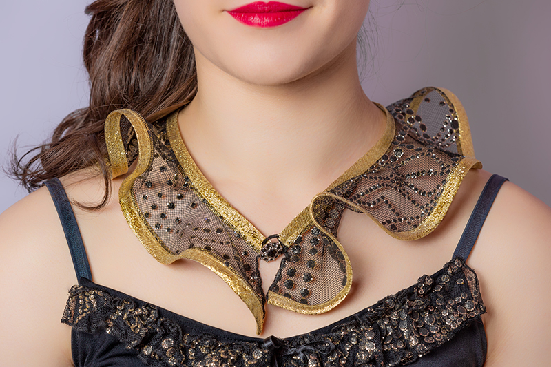 col amovible made in france volant noir or fait main