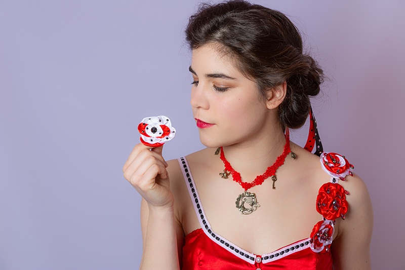 haut-caraco-top-bretelles-haute-couture-alice-au-payx-des-merveilles-peignons-ces-roses-en-rouge haut bretelles top luxe made in france rouge alice au pays des merveilles