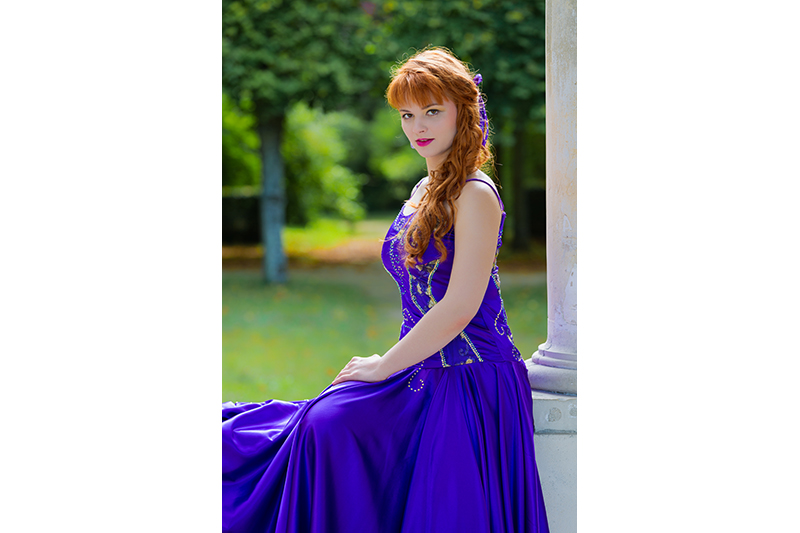 Robe du soir made in France en satin violet et strass Swarovski \