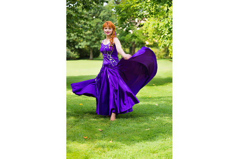 Robe du soir made in France en satin violet et strass Swarovski \