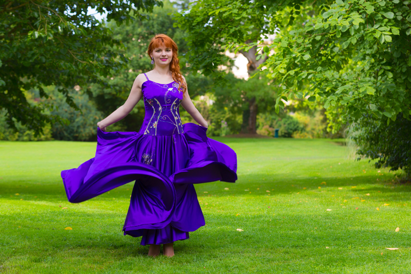 Robe du soir made in France en satin violet et strass Swarovski \