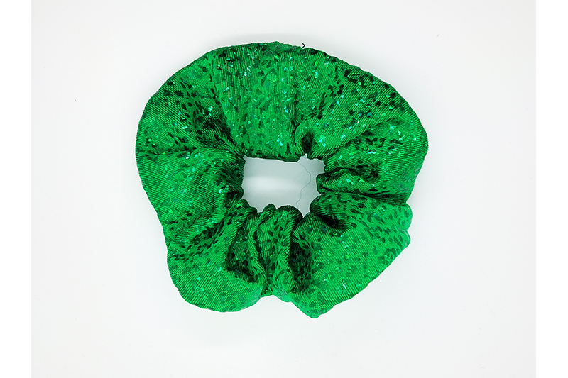 chouchou cheveux scrunchie made in france lycra vert pailleté chouchou cheveux scrunchie made in france accessoire coiffure vert paillete
