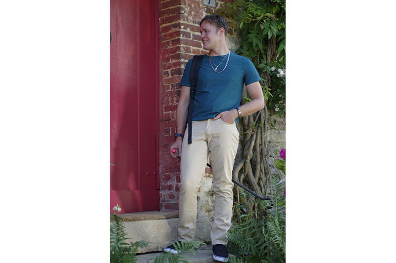 tee-shirt-vert-pour-homme-infroissable-made-in-france-fabrication-francaise tee-shirt vert encolure ronde manche courte vêtement homme made in france