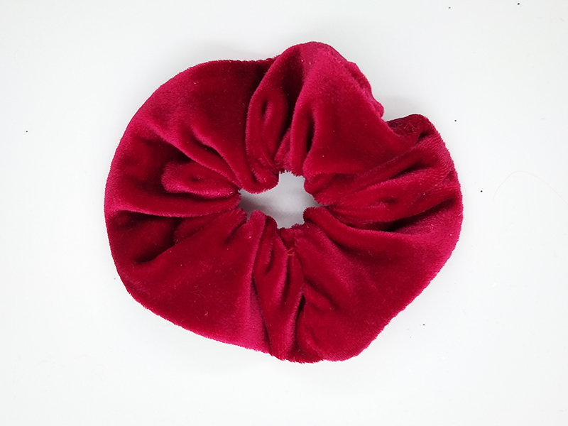 chouchou cheveux velours rouge uni scrunchie made in france chouchou cheveux made in france velours rouge accessoire coiffure