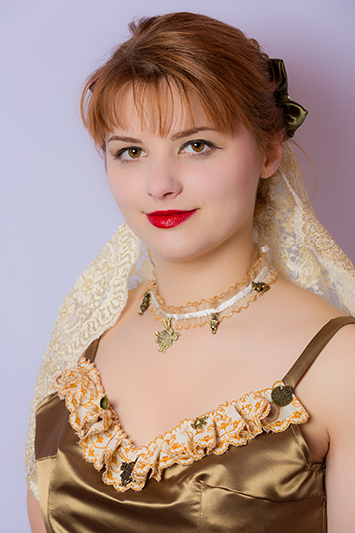 caraco-lingerie-femme-vieil-or-alice-pays-merveilles-mantille-fleurs-cheveux-made-in-france