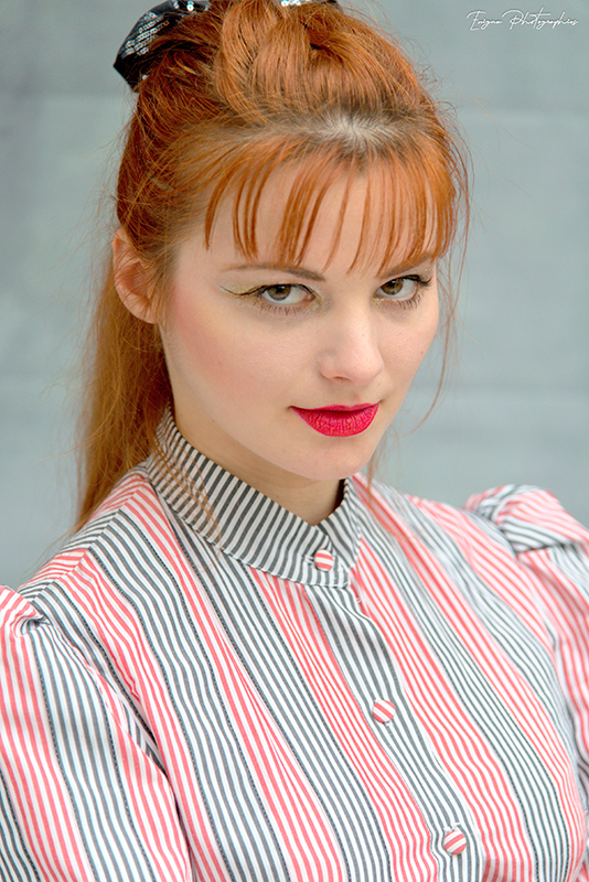 chemisier-femme-alice-au-pays-des-merveilles-theme-made-in-france-haute-couture-rouge--noir-blanc-raye-rayure chemisier rayures femme made in france