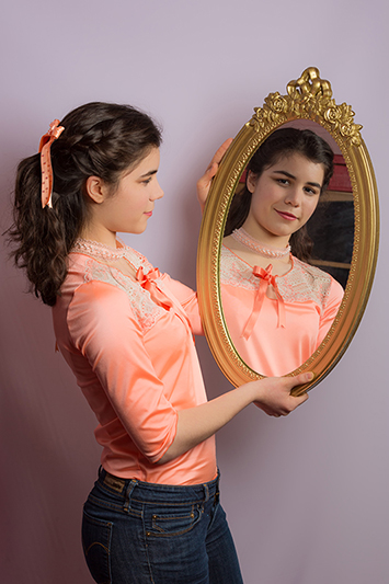 haut-femme-saumon-dentelle-collier-choker-perles-nacre-noeud-cheveux-strass-princesse-made-in-france haut femme saumon