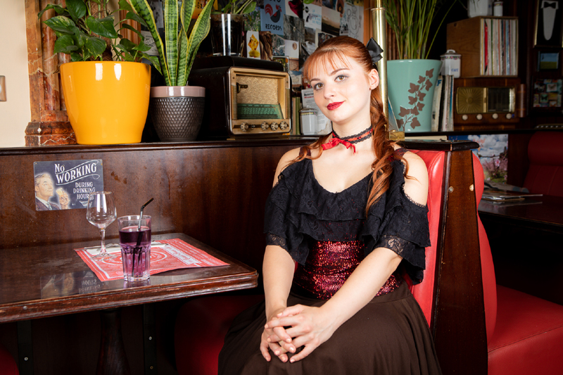 haut-noir-rouge-femme-top-lady-made-in-france-french-paris-choker-accesoire-collier-ras-de-cou-mode-fashion-tendance-noeud-bijou haut femme rouge made in france