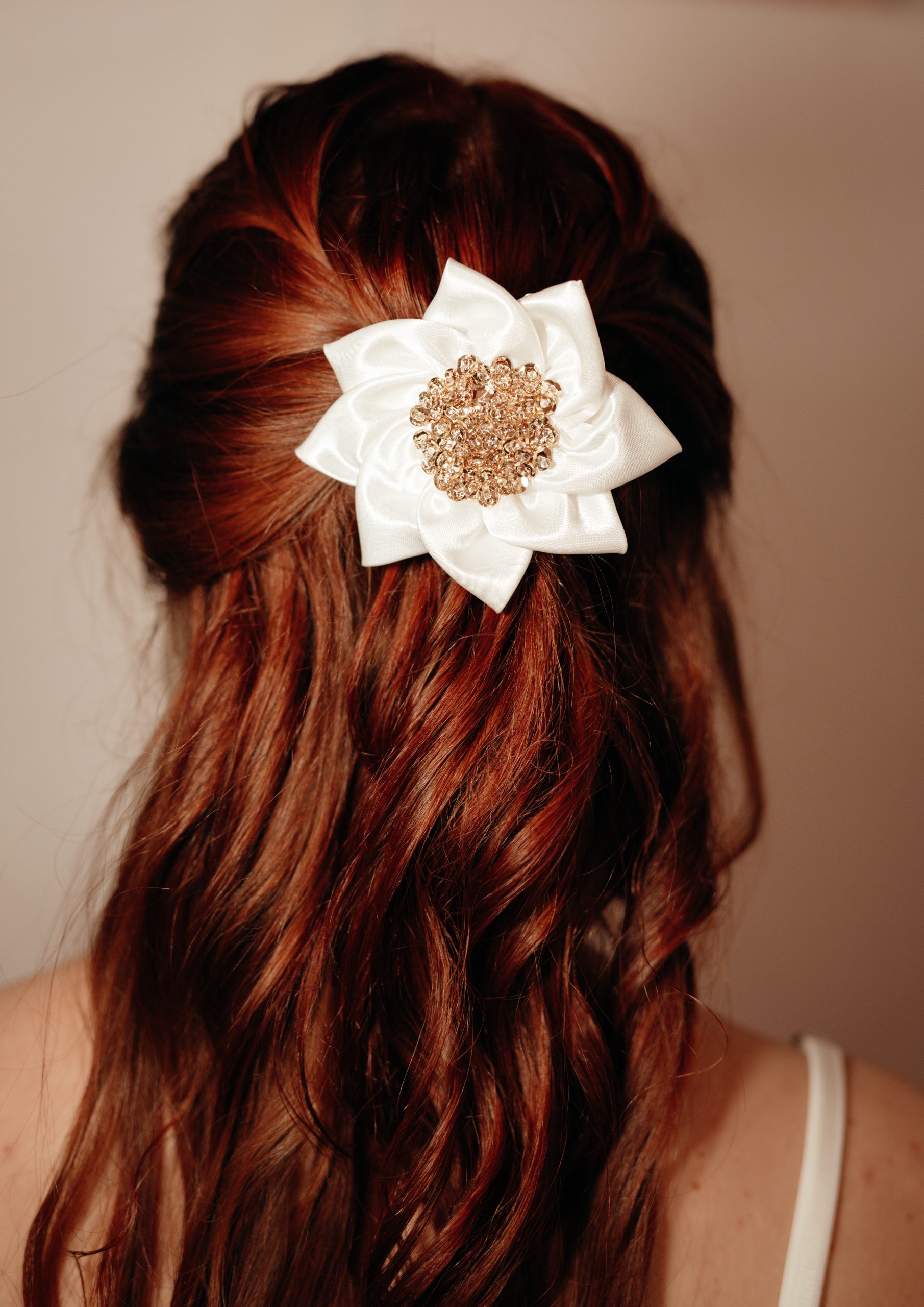 fleur pour cheveux edelweiss haute couture Made in France fait main barrette idée cadeaux noël Saint Valentin