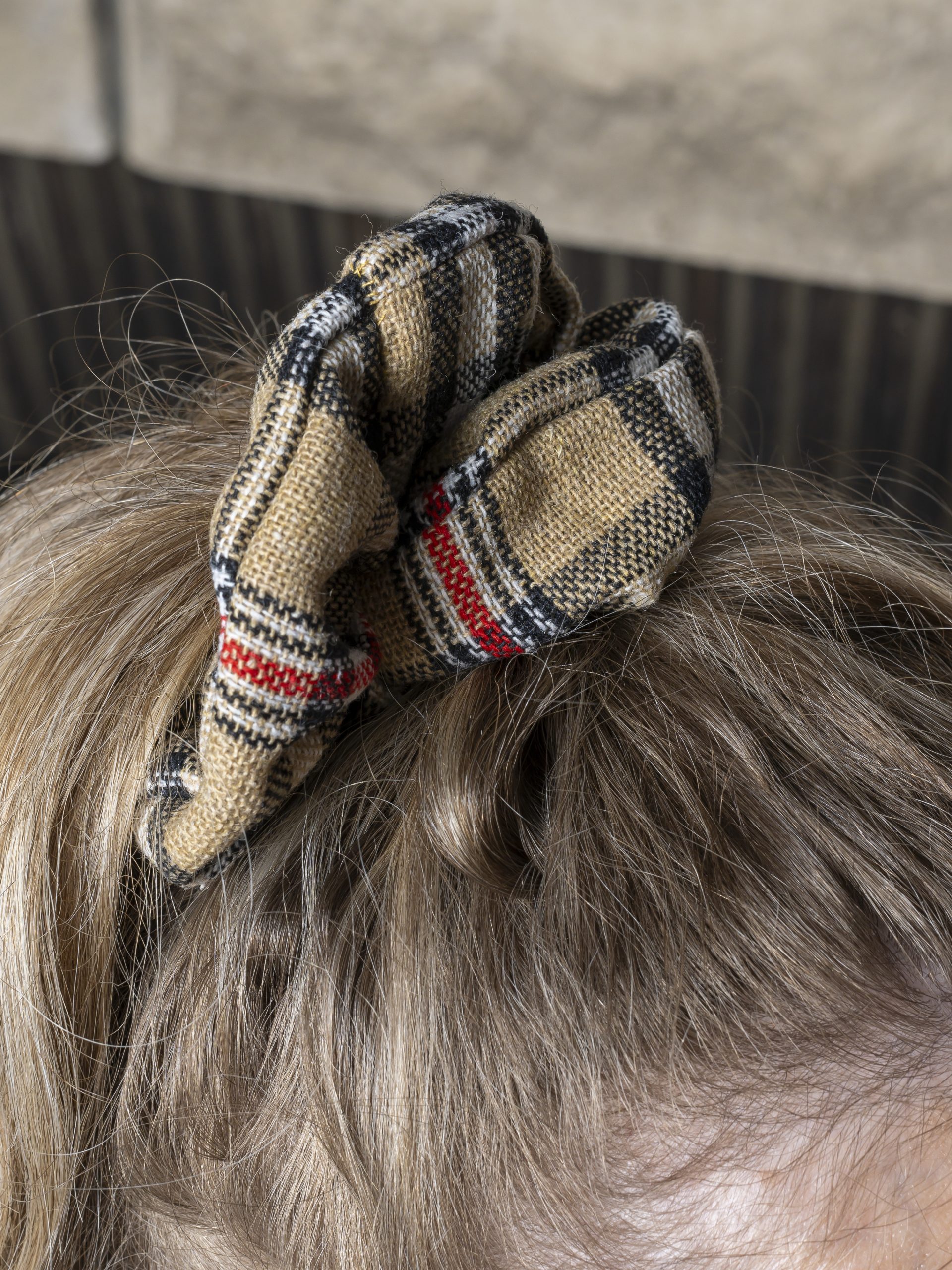 chouchou cheveux carreaux beiges et noirs made in france