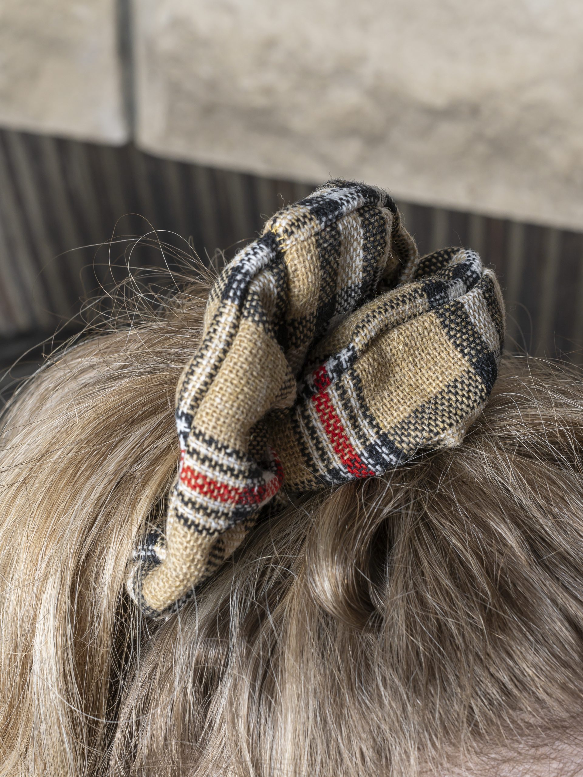 chouchou cheveux carreaux beiges et noirs made in france
