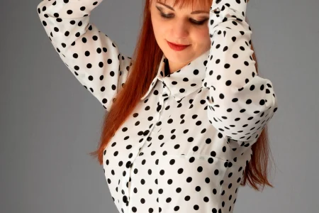 chemisier made in france pour femme blanc à pois noirs